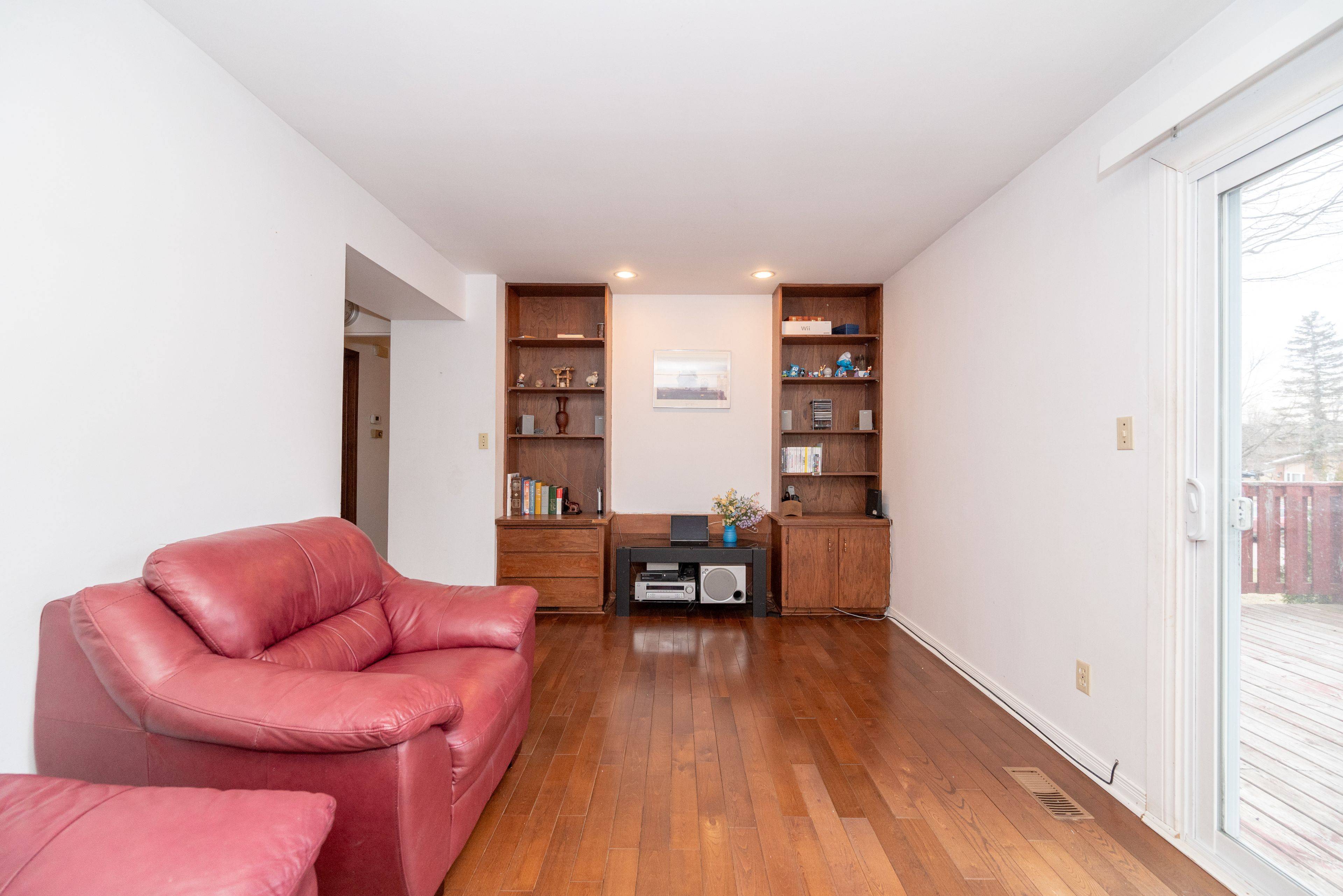 Deep River, ON K0J 1P0,136 Frontenac CRES