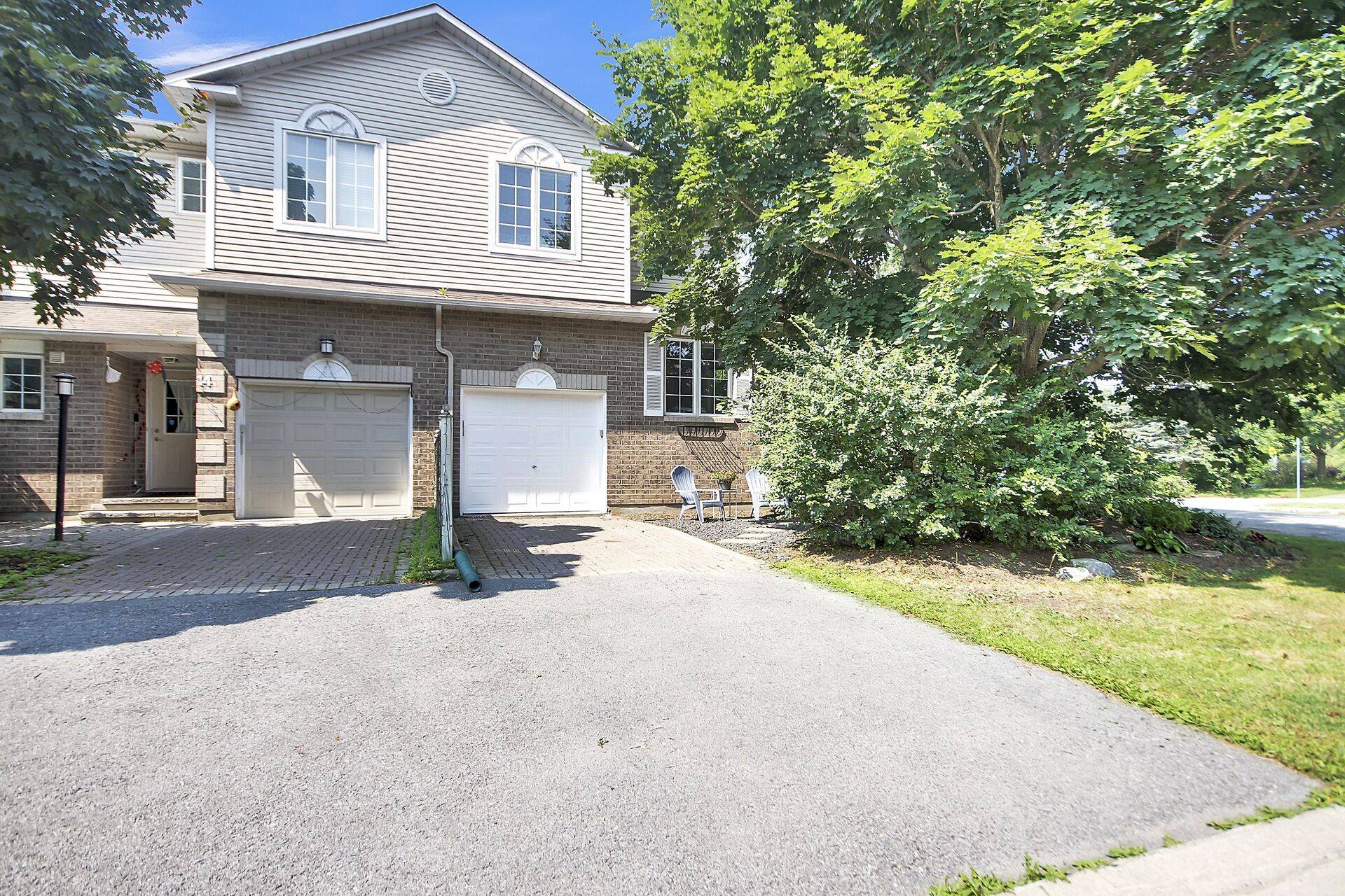 16 Riverbank CT, Stittsville - Munster - Richmond, ON K2S 1V7