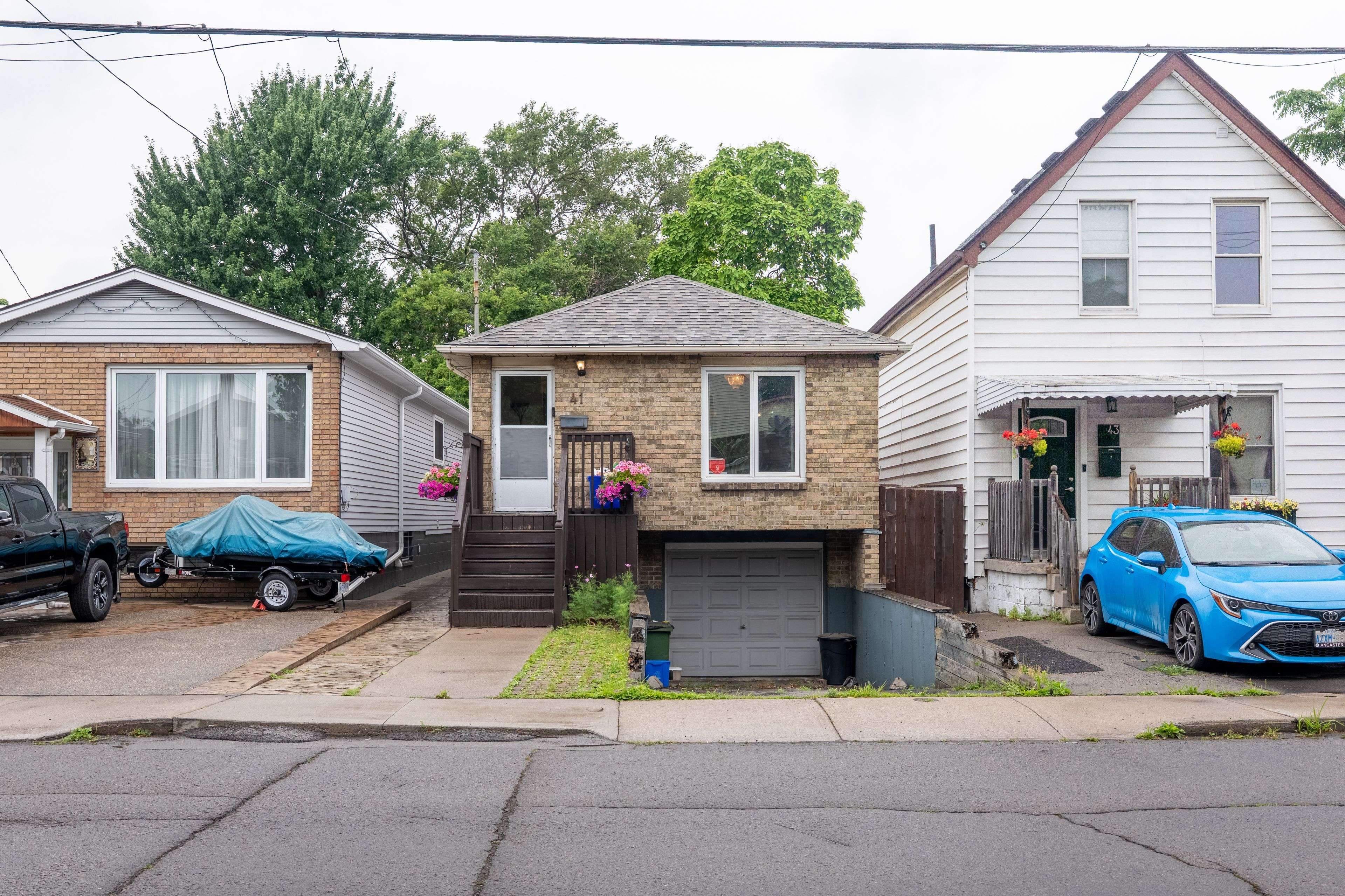 Hamilton, ON L8H 4N1,41 Robins AVE
