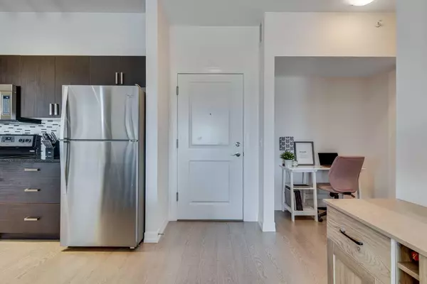 Calgary, AB T2Z 5E2,117 Copperpond Common SE #317