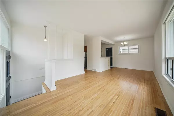 Toronto E04, ON M1P 1Y4,10 Mendip CRES