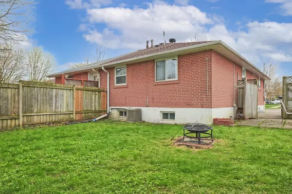 Newmarket, ON L3Y 2Z6,277 Silverbirch DR
