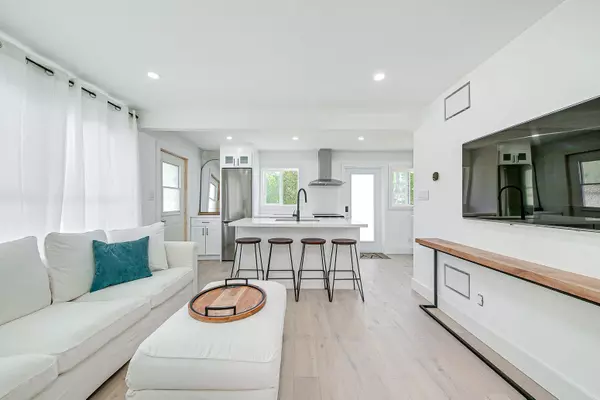 56 Homewood AVE, Wasaga Beach, ON L9Z 2M2