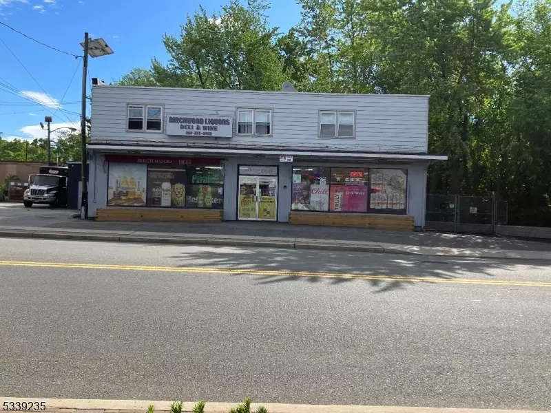 545 Mola Blvd, Elmwood Park Boro, NJ 07407