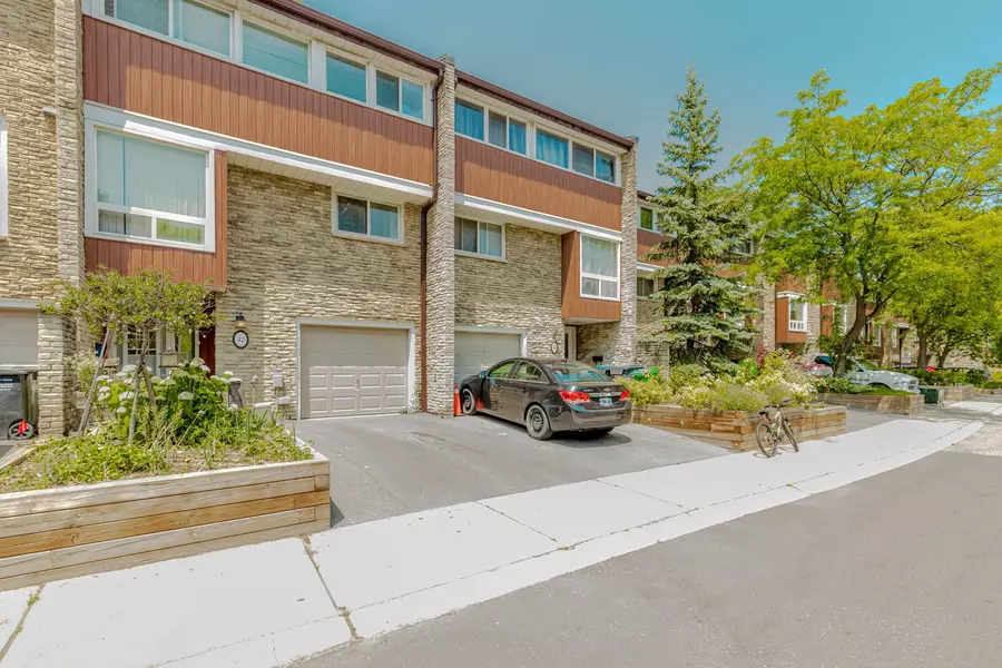 915 Inverhouse DR #42, Mississauga, ON L5J 4B2