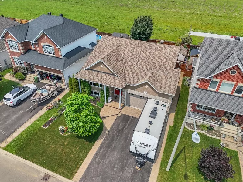 208 Labelle ST, Russell, ON K0A 1W0