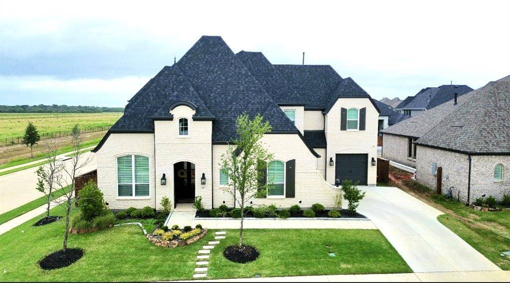601 Saddle Crest Drive, Aubrey, TX 76227