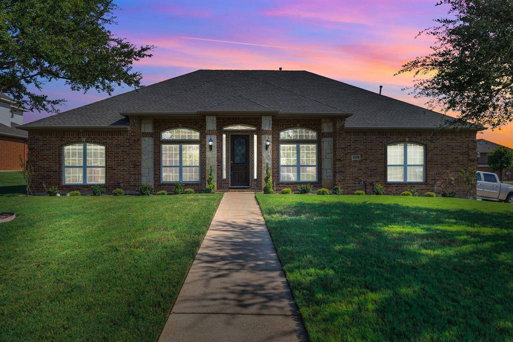1297 Forest Green Drive, Kennedale, TX 76060