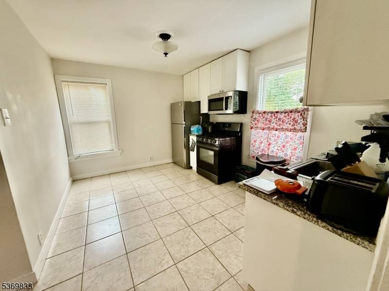 Roselle Park Boro, NJ 07204,416 Chestnut St #2