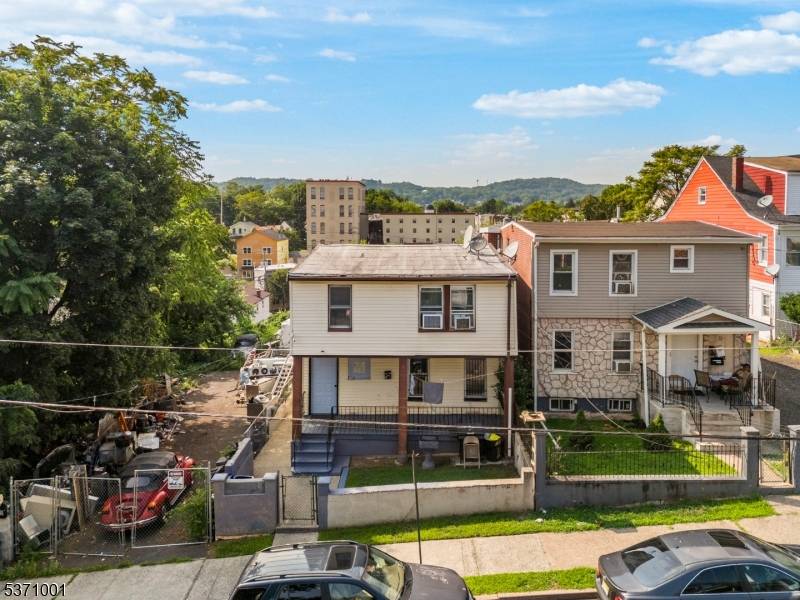 Paterson City, NJ 07522,11 N 5Th St