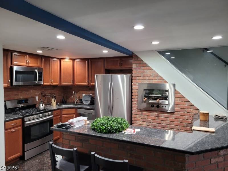 18 Jacques St #22, Elizabeth City, NJ 07201