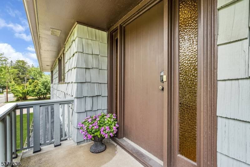 Upper Saddle River Boro, NJ 07458,366 E Saddle River Rd