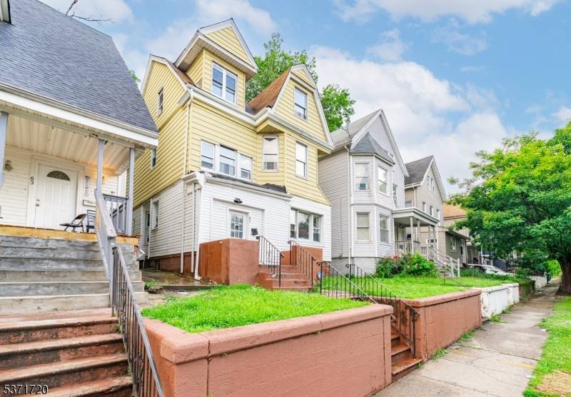 East Orange City, NJ 07017,65 N Grove St