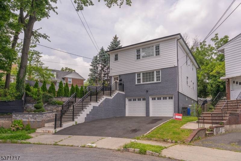 Maplewood Twp., NJ 07040,25 Evelyn Ct
