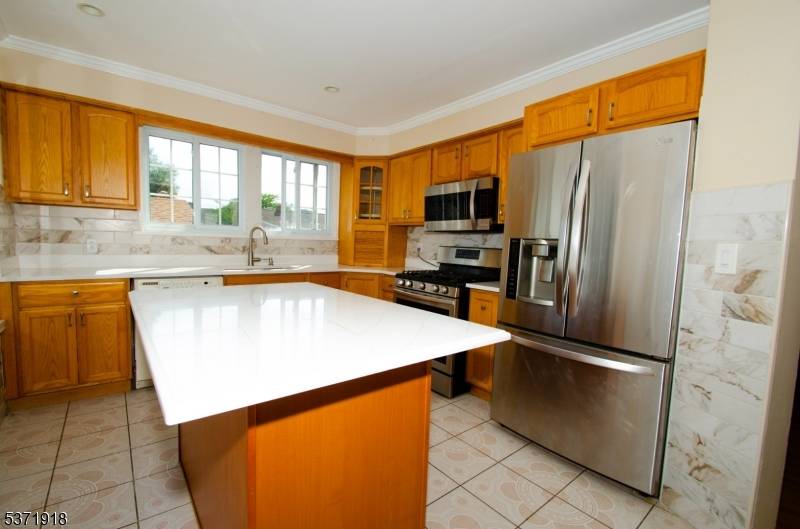 Clifton City, NJ 07014,7 Frances St