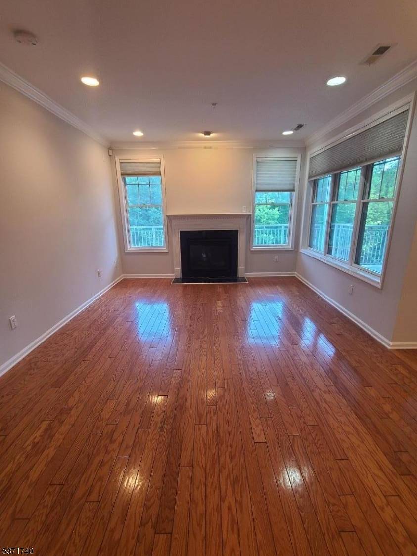 Livingston Twp., NJ 07039,1304 Pointe Gate Dr #1304