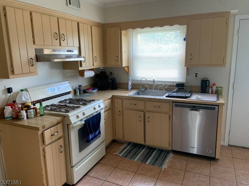 South Plainfield Boro, NJ 07080,207 Manning Ave