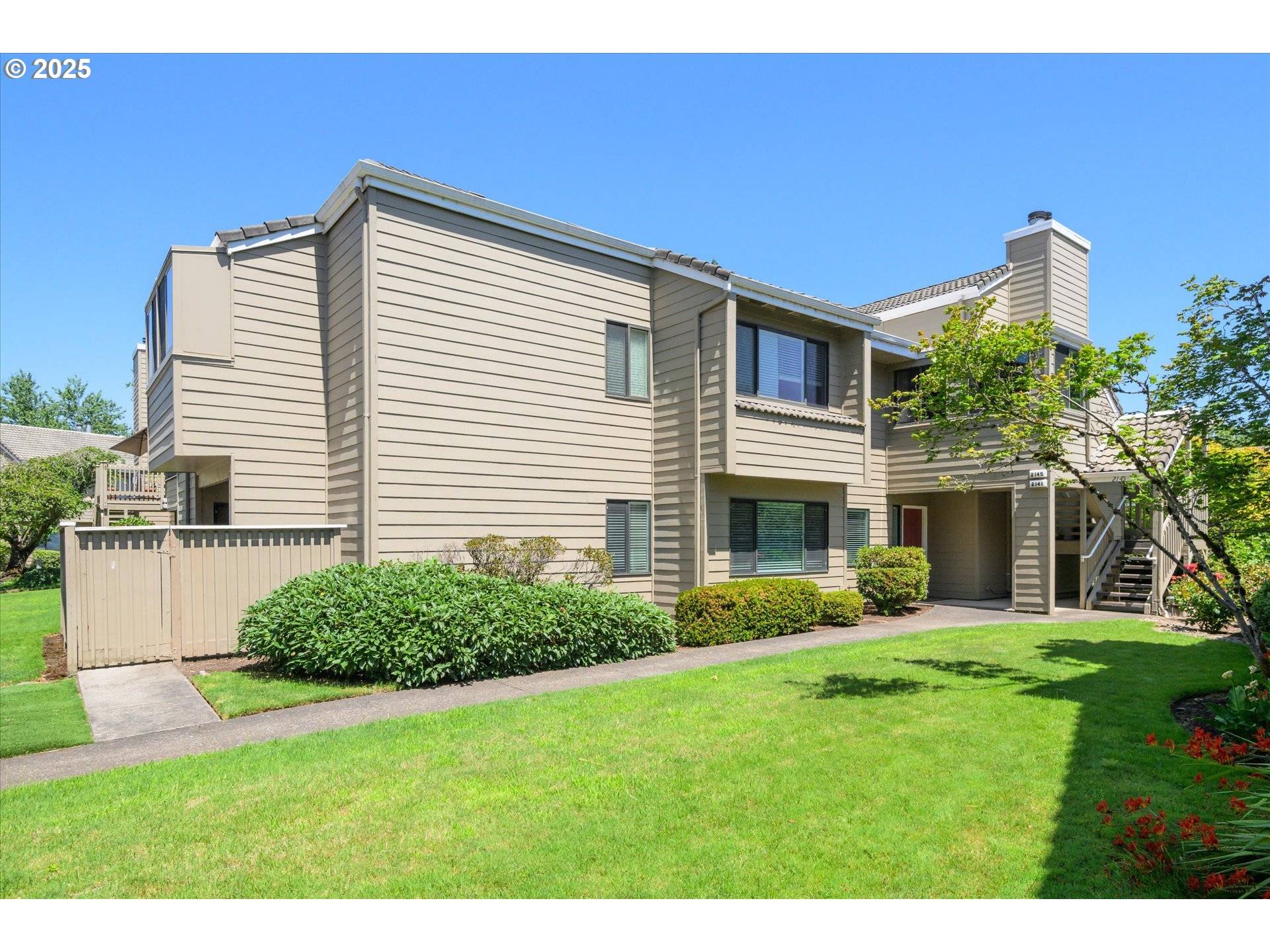 2141 LAKE ISLE CT, Eugene, OR 97401