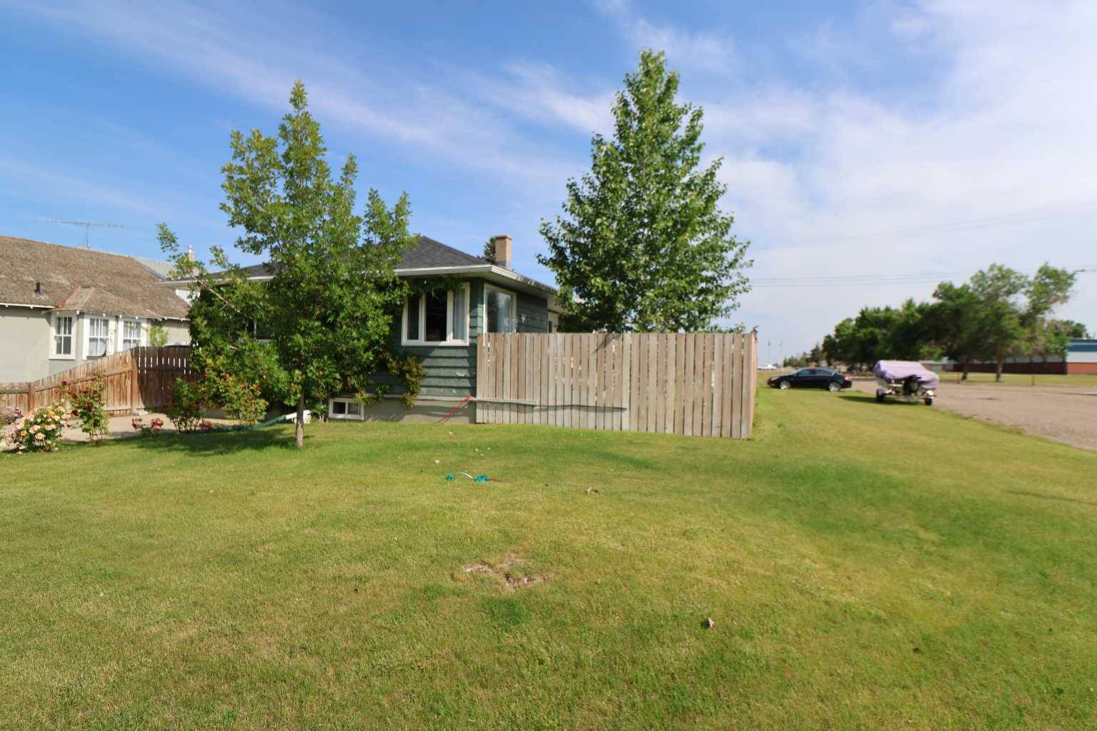 Vauxhall, AB T0K 2K0,704 3 ave