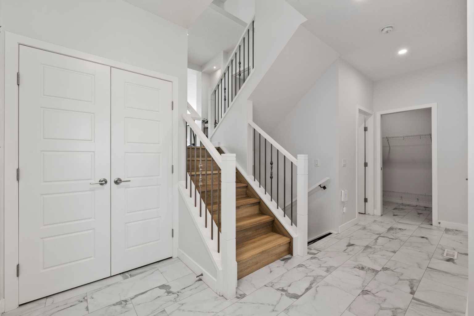 Calgary, AB T3M 3C6,656 Seton CIR Southeast