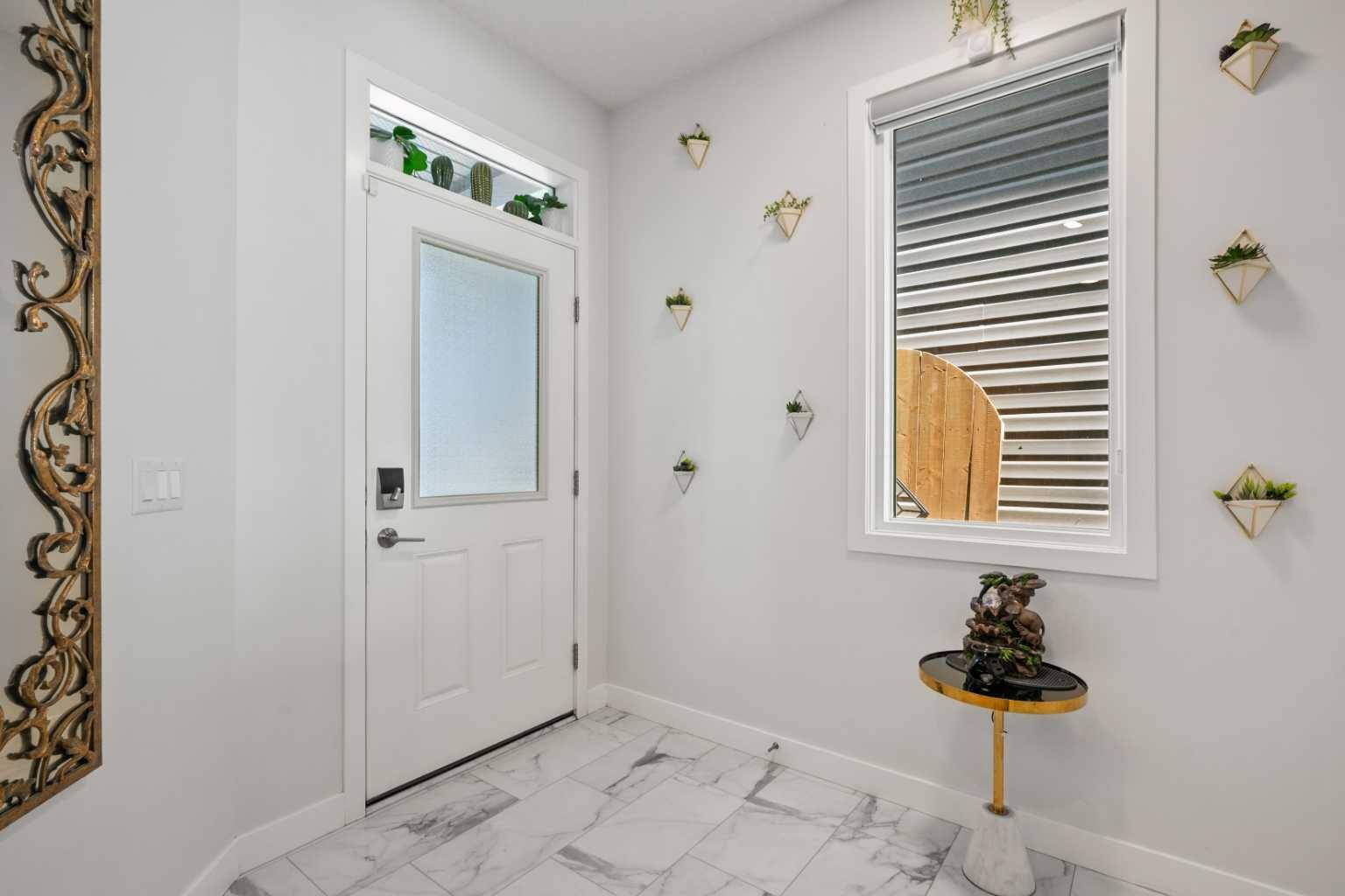 Calgary, AB T3M 3C6,656 Seton CIR SE