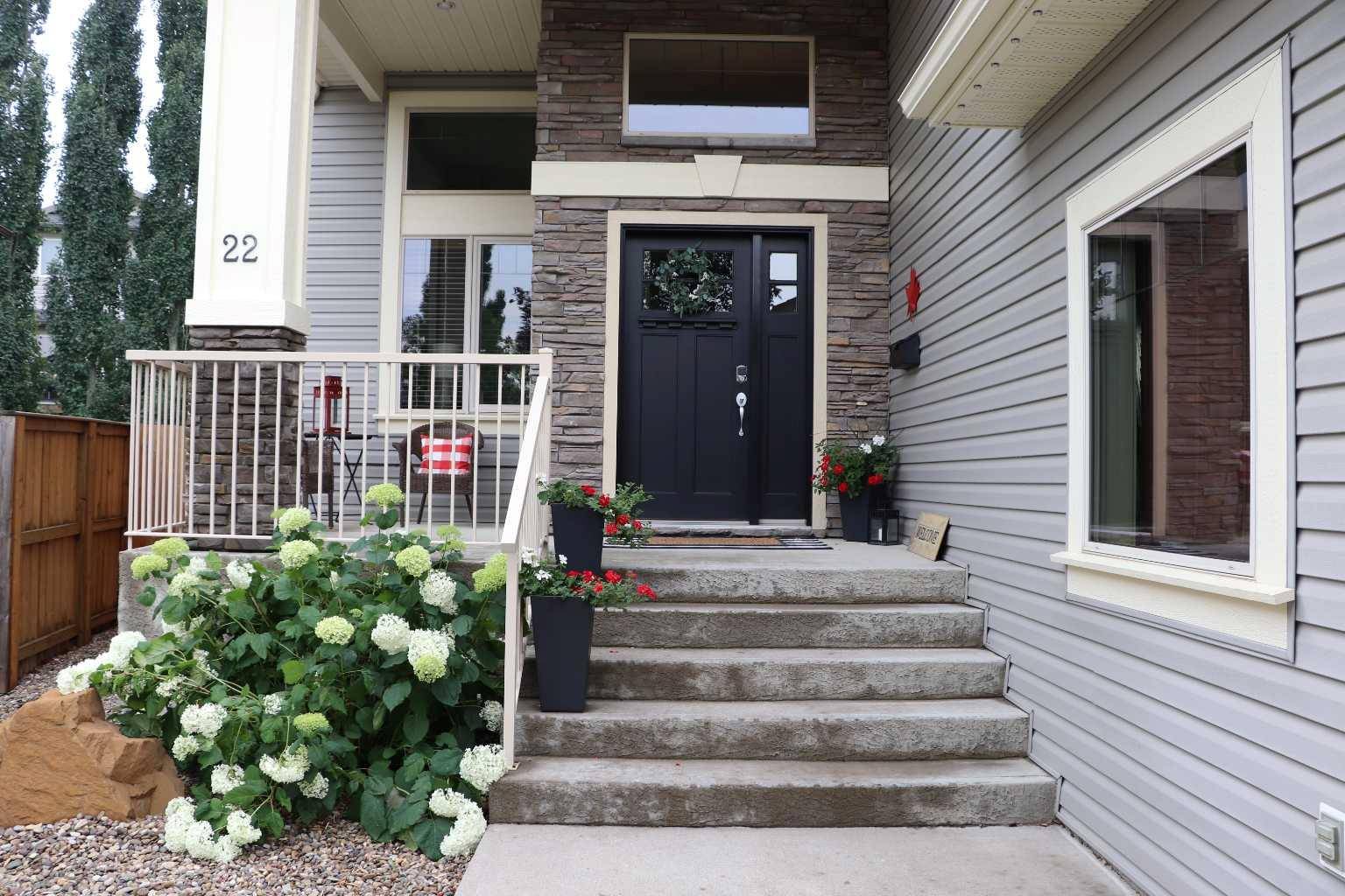 Lethbridge, AB T1K 5E7,22 Riverview CRES West