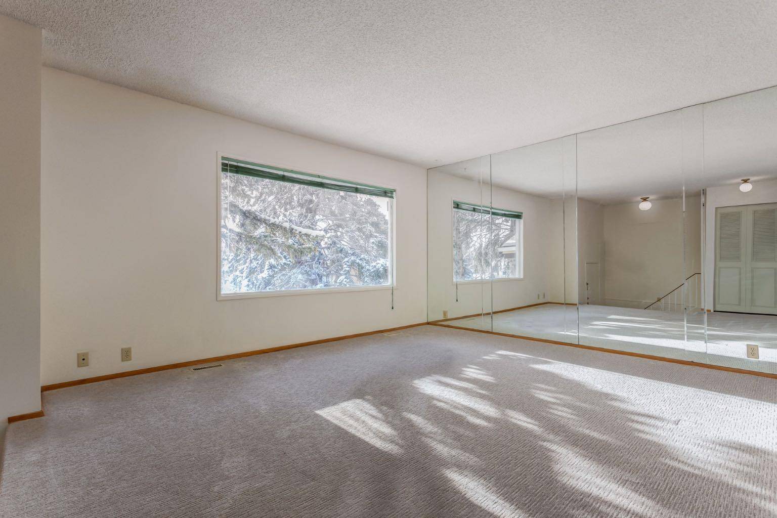 Calgary, AB T2K5K7,6119 Thornaby WAY Northwest