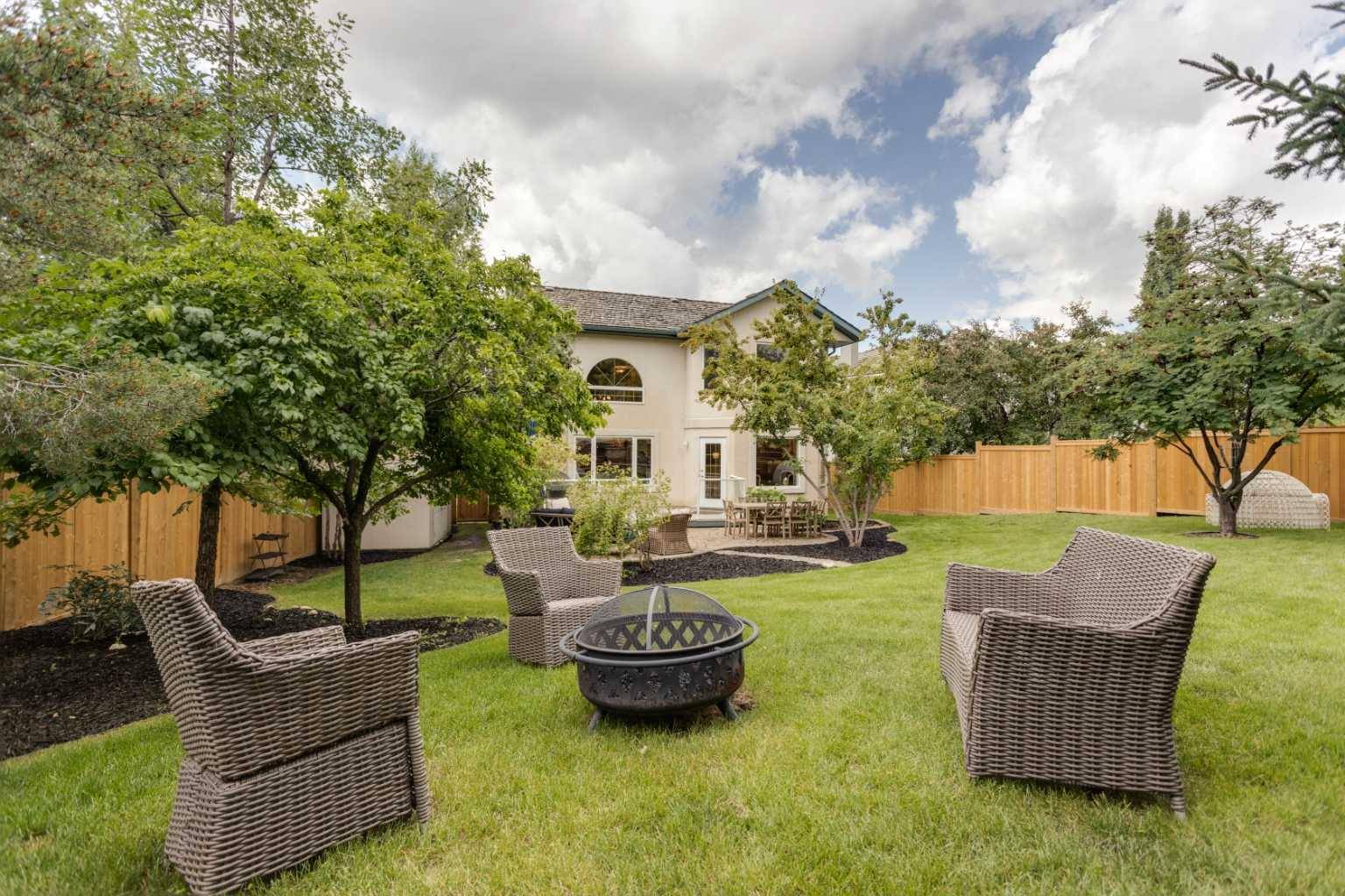 450 Sienna Heights HL Southwest, Calgary, AB T3H 3T3
