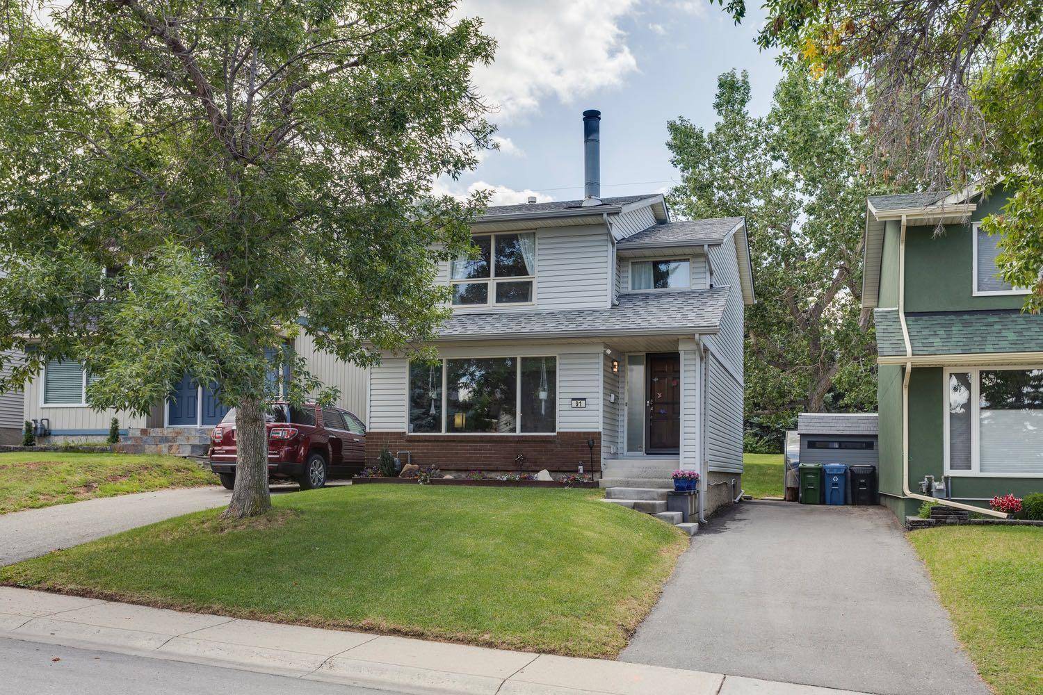 91 Coach Manor Rise Southwest, Calgary, AB T3H 1C5