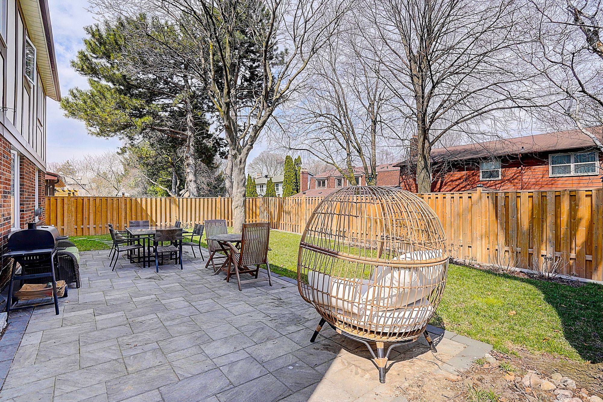 Toronto C12, ON M2L 2V9,11 Elkpath AVE
