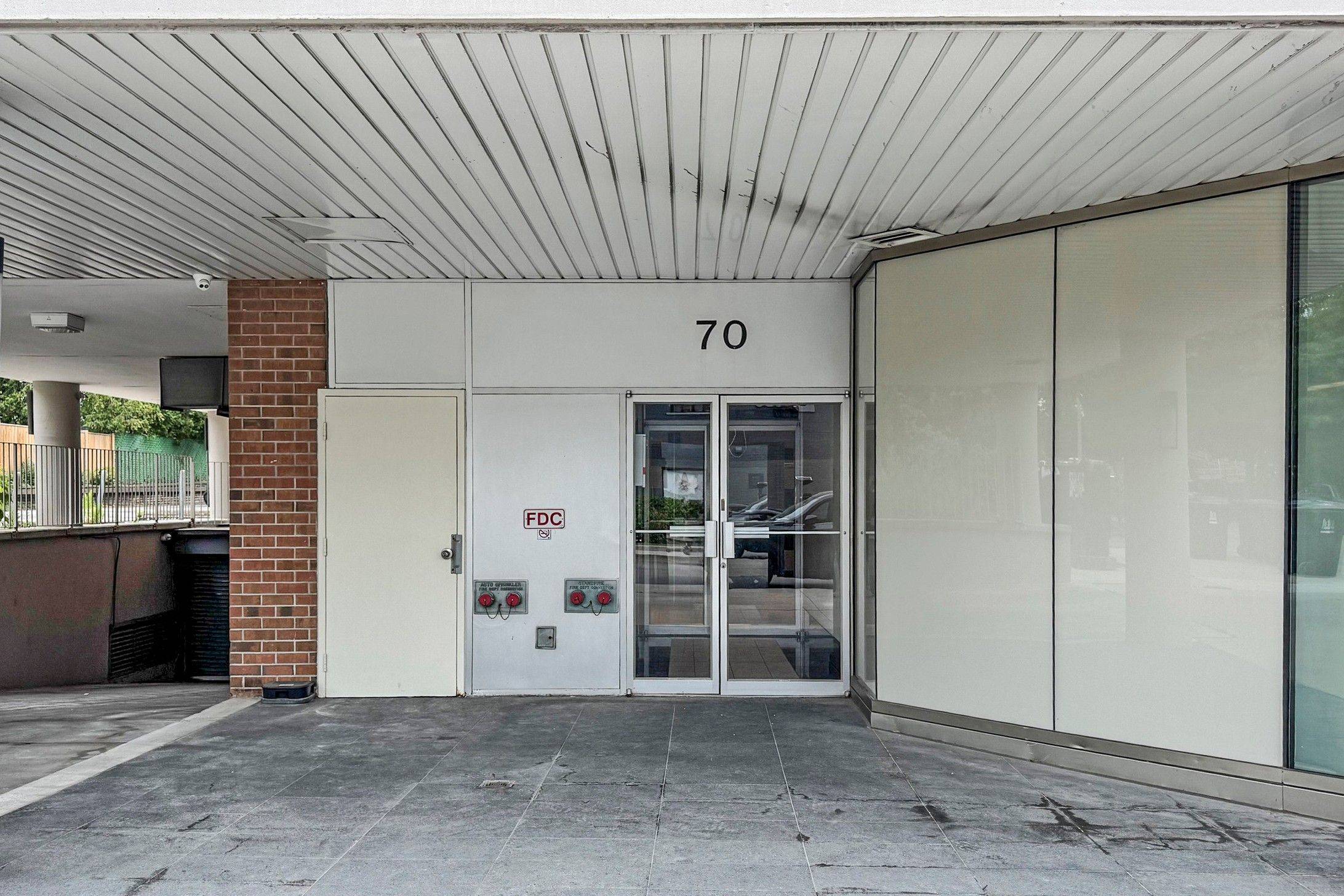Toronto C03, ON M5P 2L7,70 Elmsthorpe AVE #103