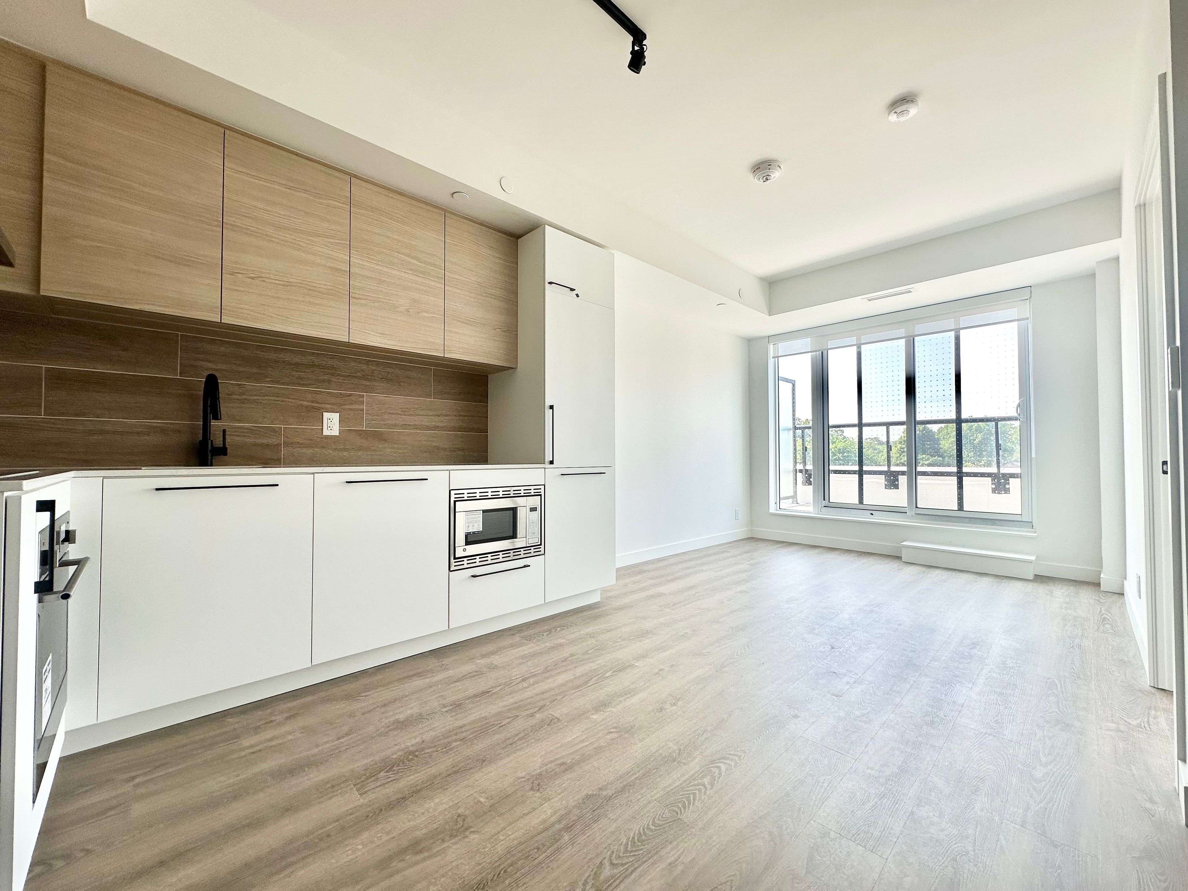1050 Eastern AVE #525, Toronto E02, ON M4L 0B7
