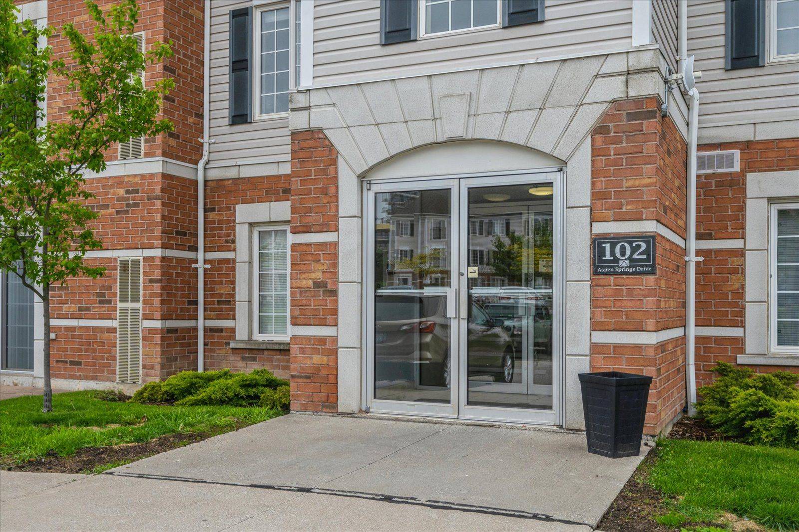 Clarington, ON L1C 5N6,102 Aspen Springs DR #212
