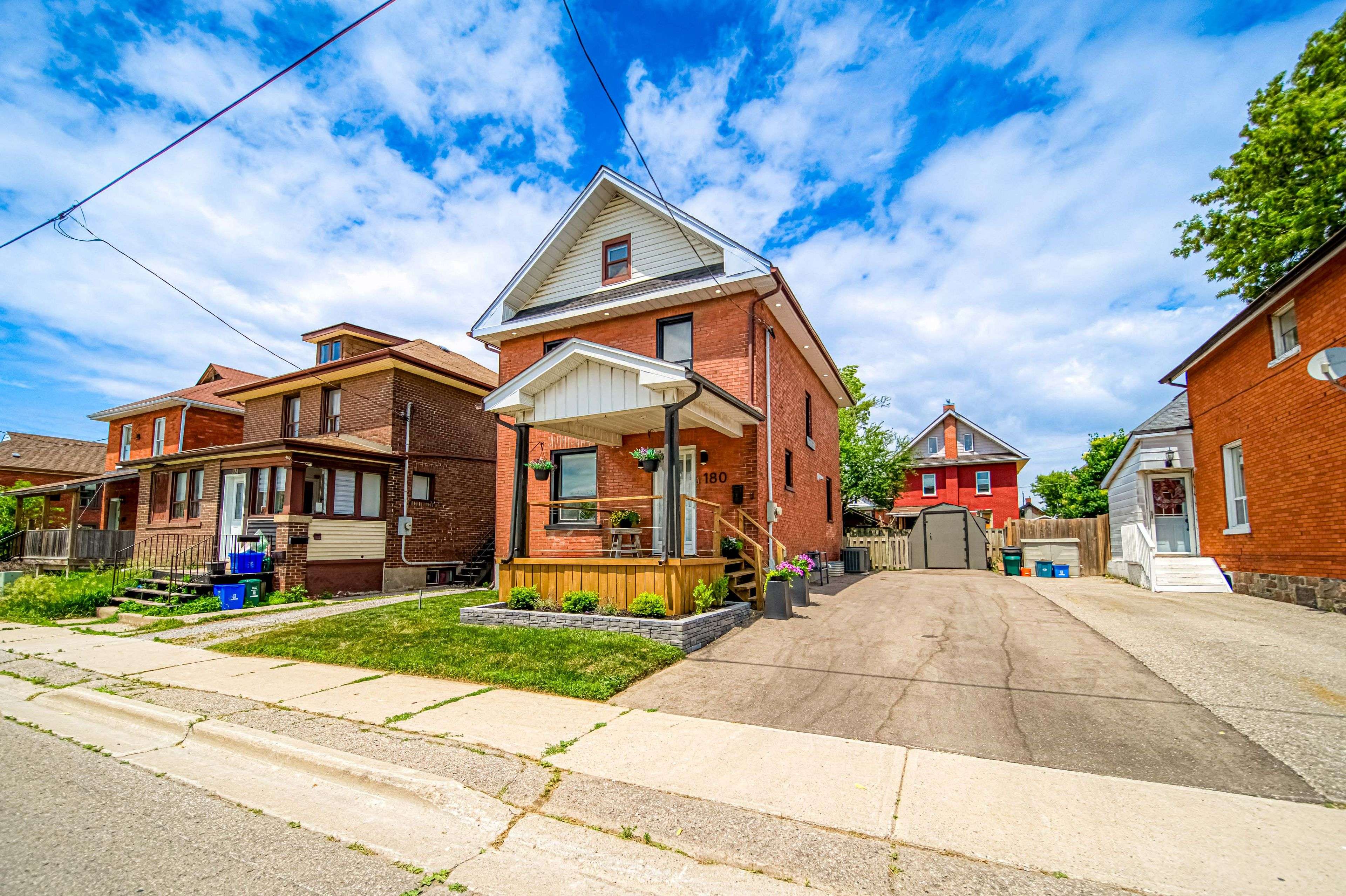 Oshawa, ON L1H 1R3,180 Bruce ST