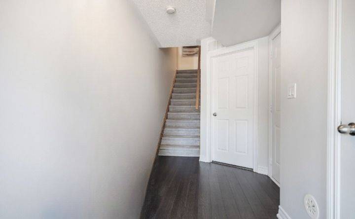85 Great Gabe CRES, Oshawa, ON L1L 0E7