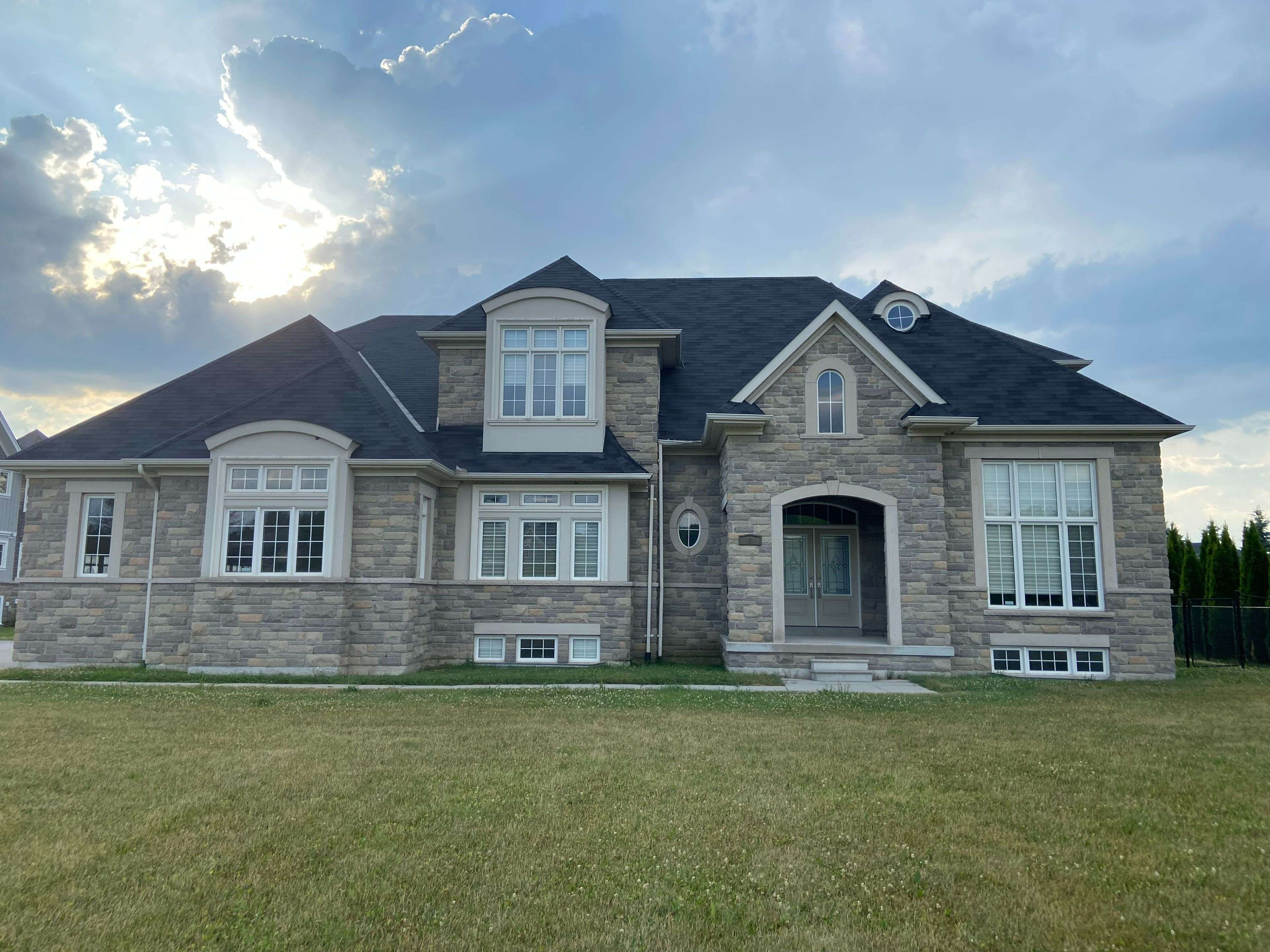 8 Wolford CT, Georgina, ON L4P 0B1