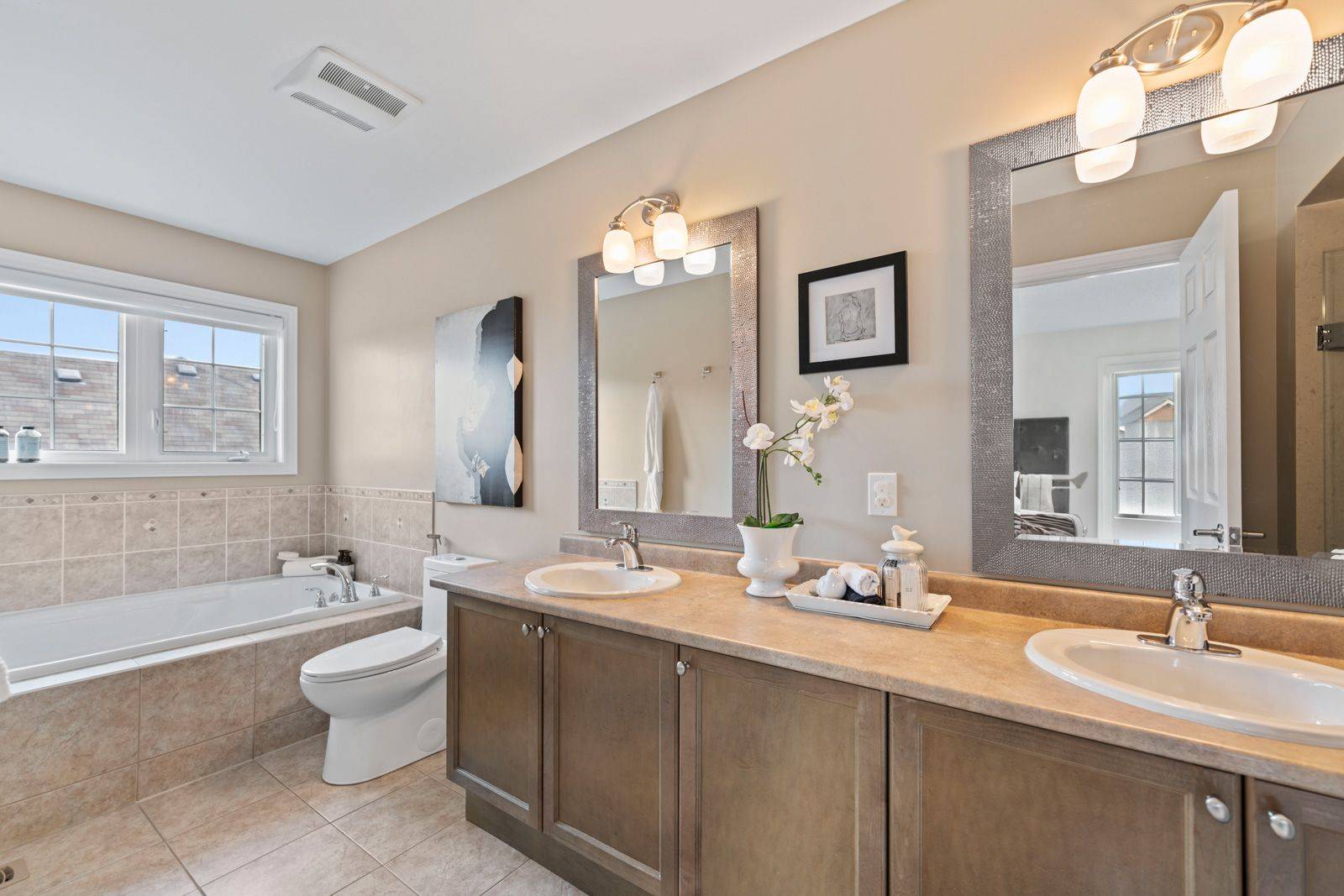 1 Robert Green CRES, Vaughan, ON L6A 0V6