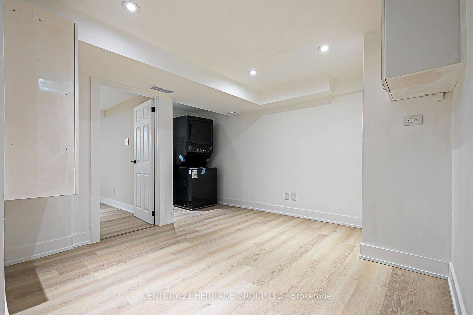 Newmarket, ON L3Y 6G9,977 Birchwood DR