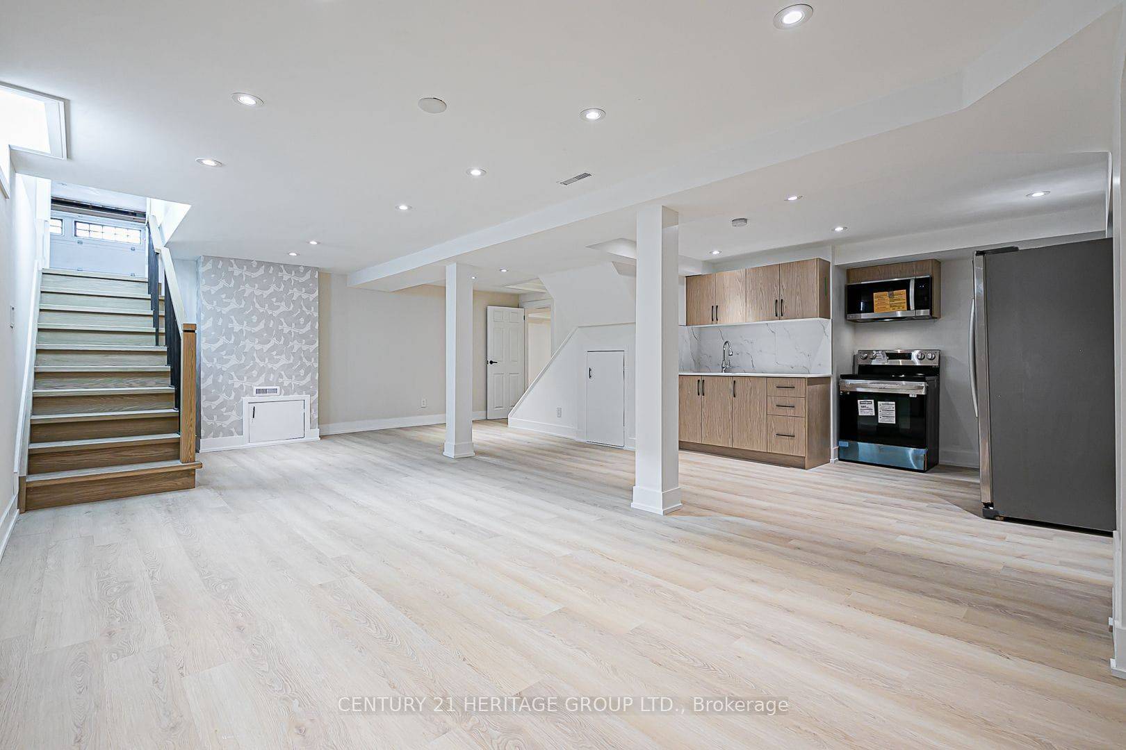 Newmarket, ON L3Y 6G9,977 Birchwood DR