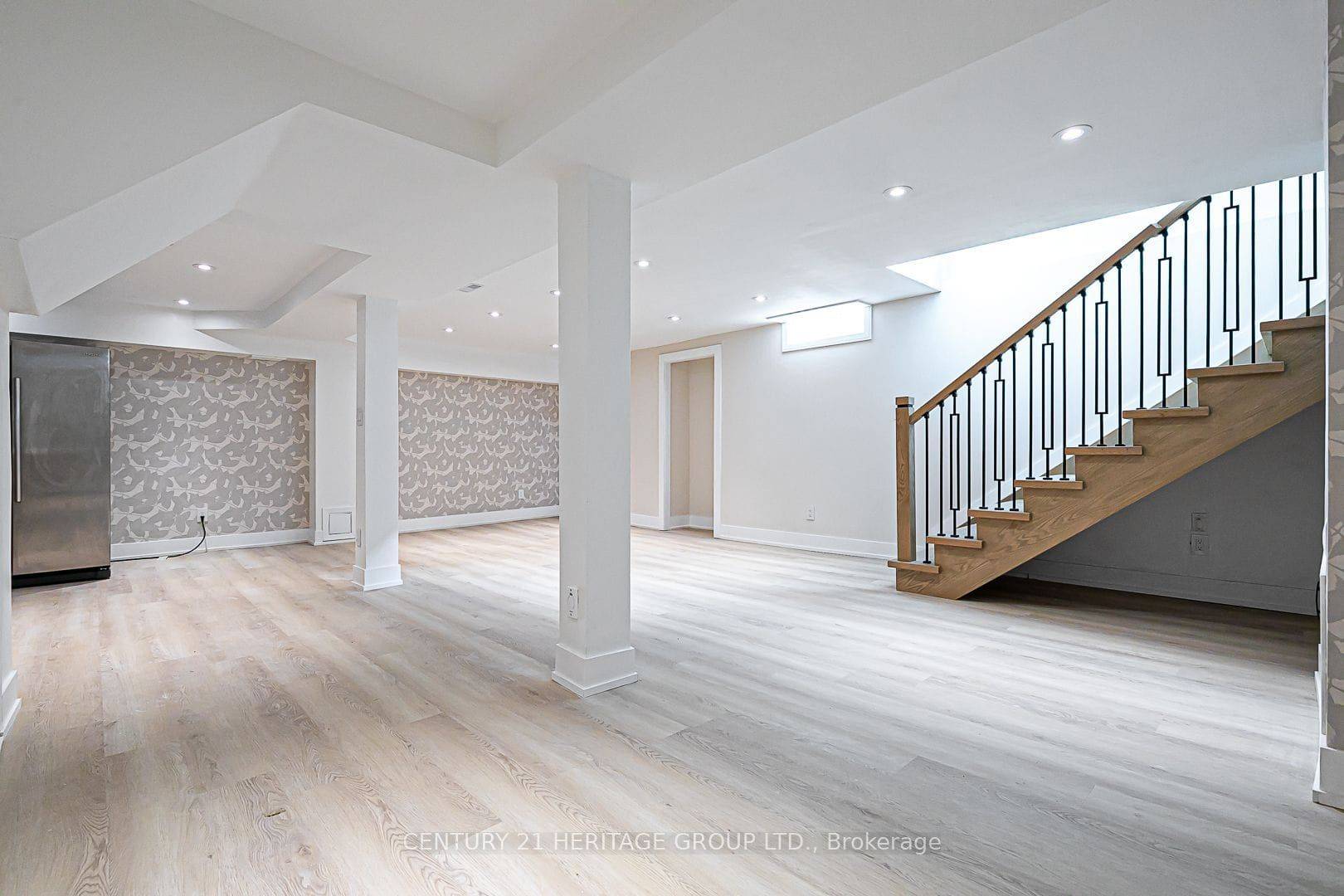 Newmarket, ON L3Y 6G9,977 Birchwood DR
