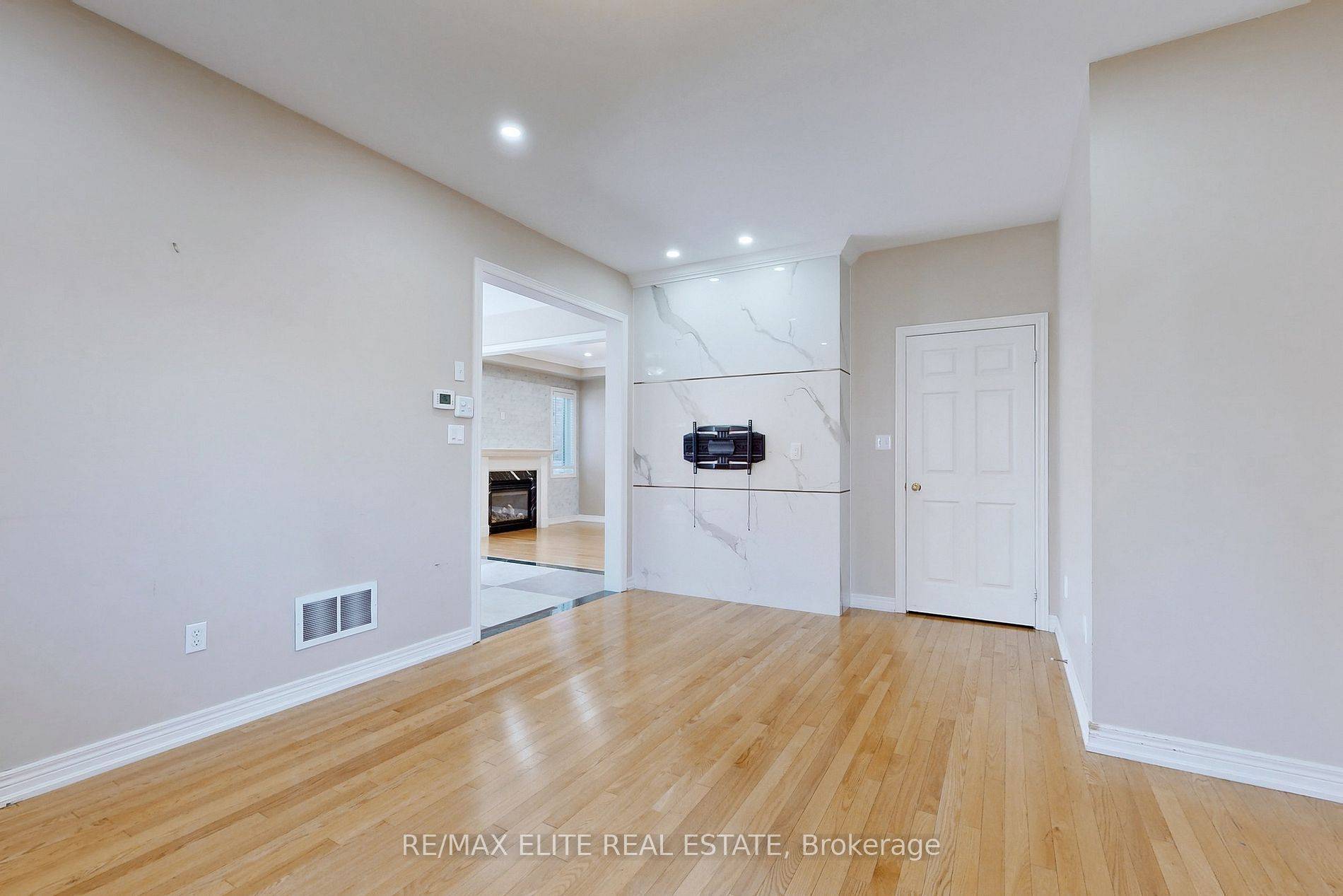 Newmarket, ON L3X 0A5,1138 Atkins DR