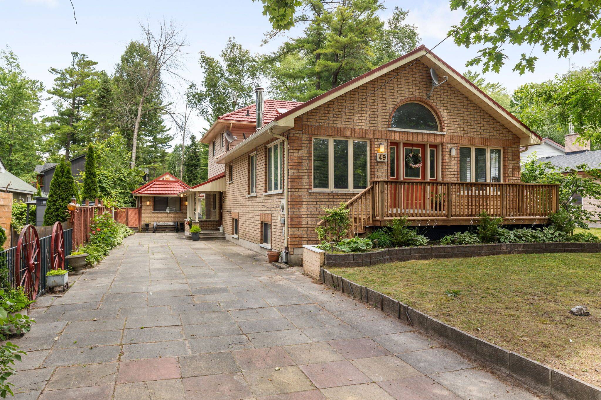 Wasaga Beach, ON L9Z 2C4,49 32nd ST N