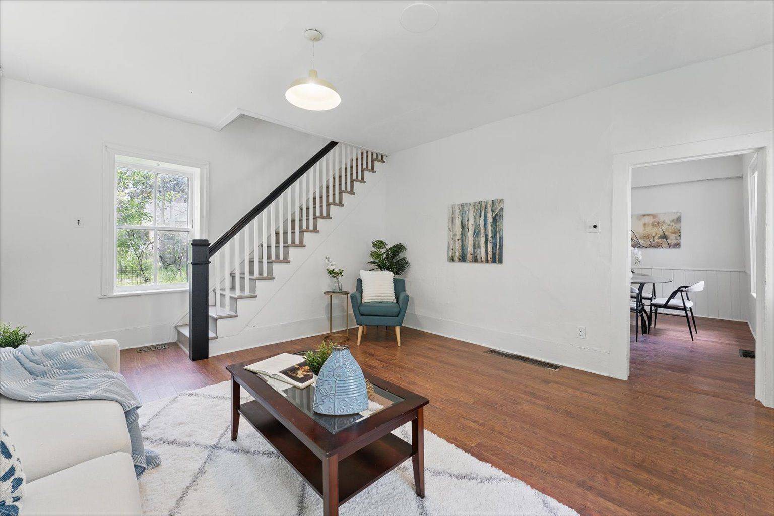 Halton Hills, ON L7G 4B6,401 Draper ST