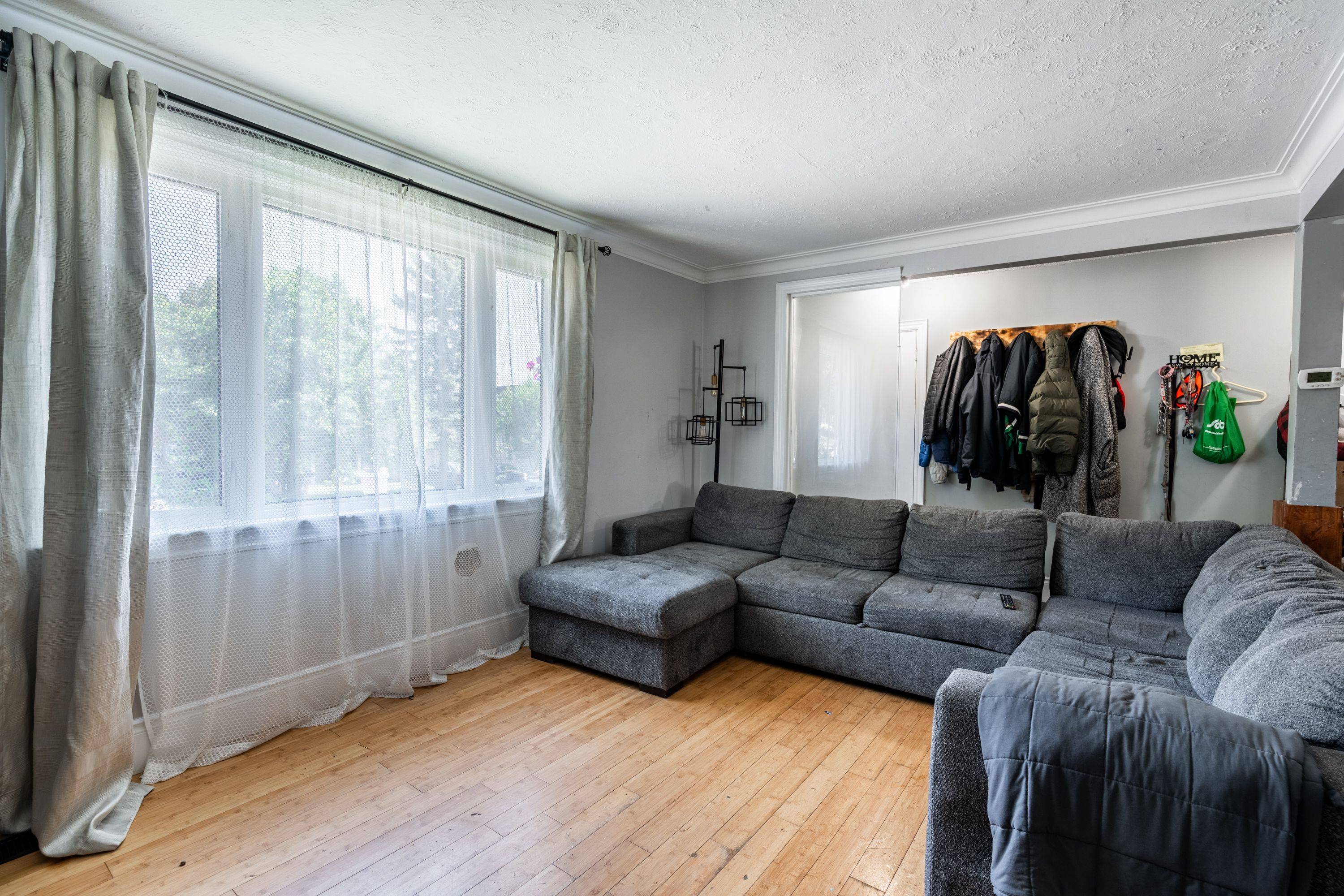Burlington, ON L7P 2M2,1128 Homewood DR