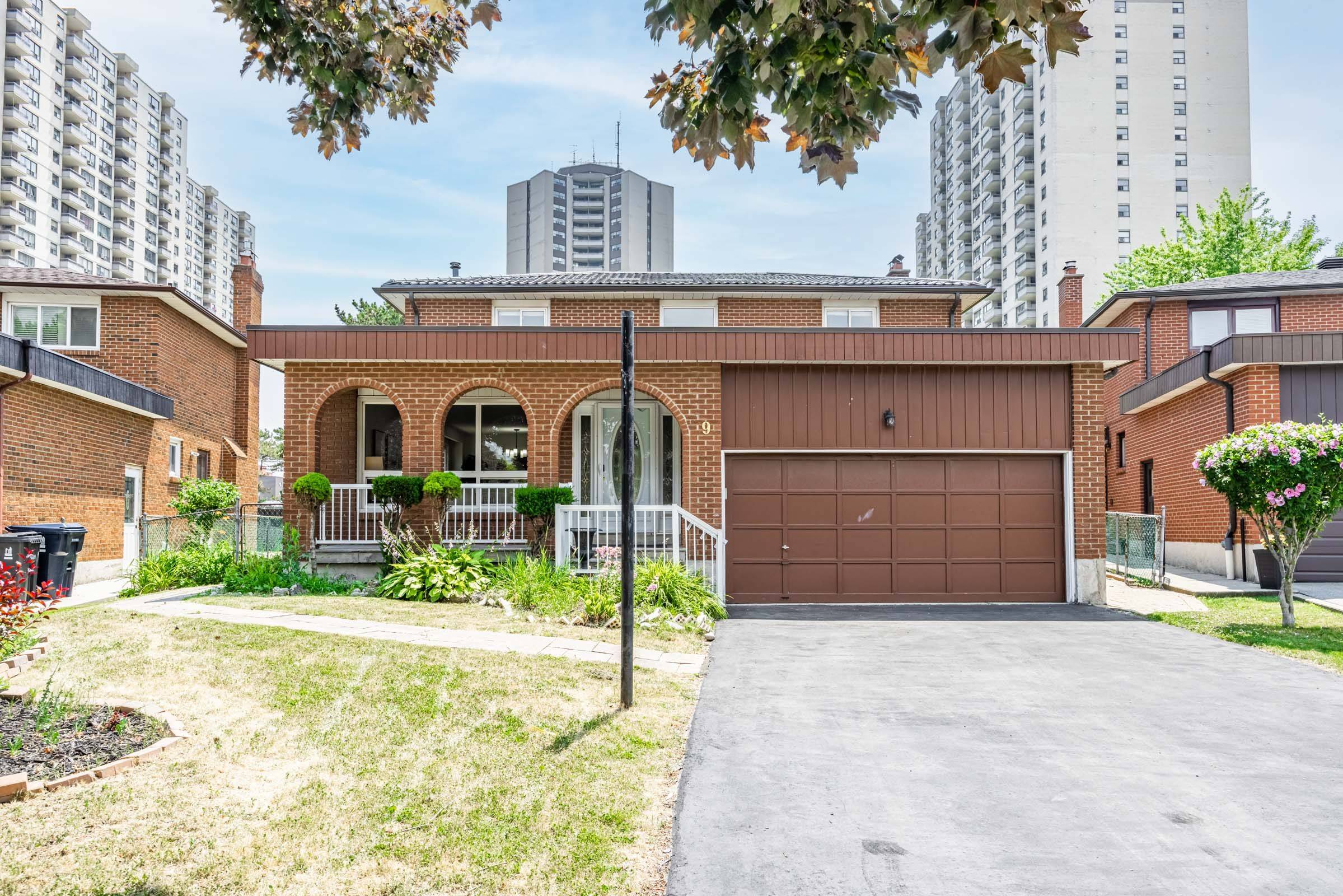 9 Garview CT, Toronto W09, ON M9R 4B9
