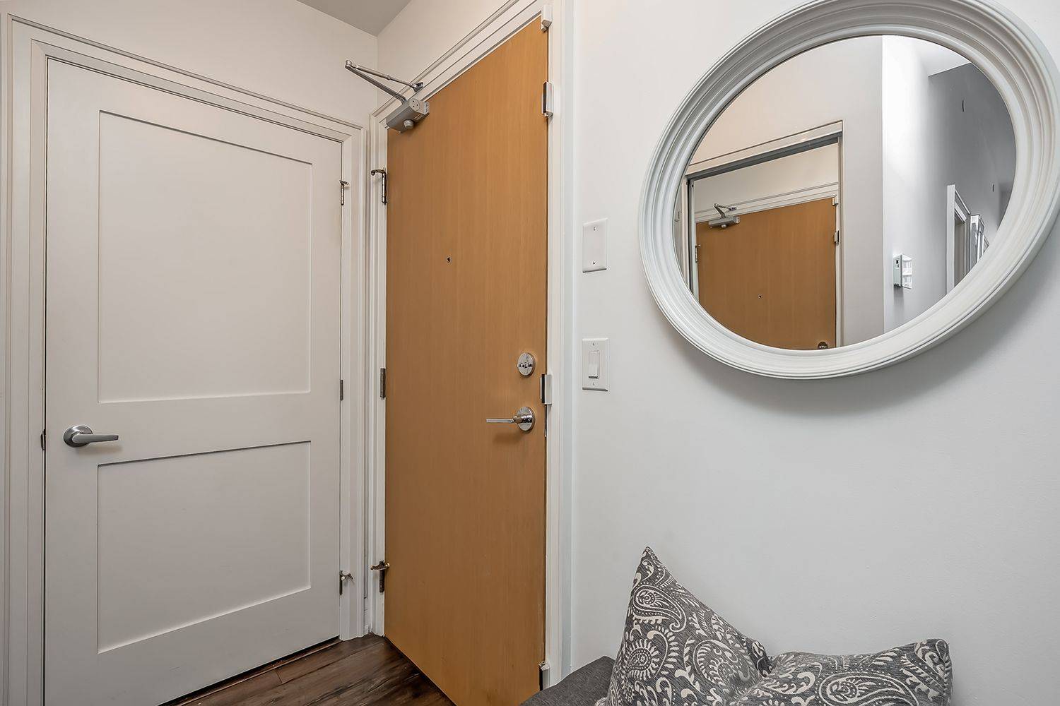 Mississauga, ON L5M 0Y4,2520 Eglinton AVE W #1403
