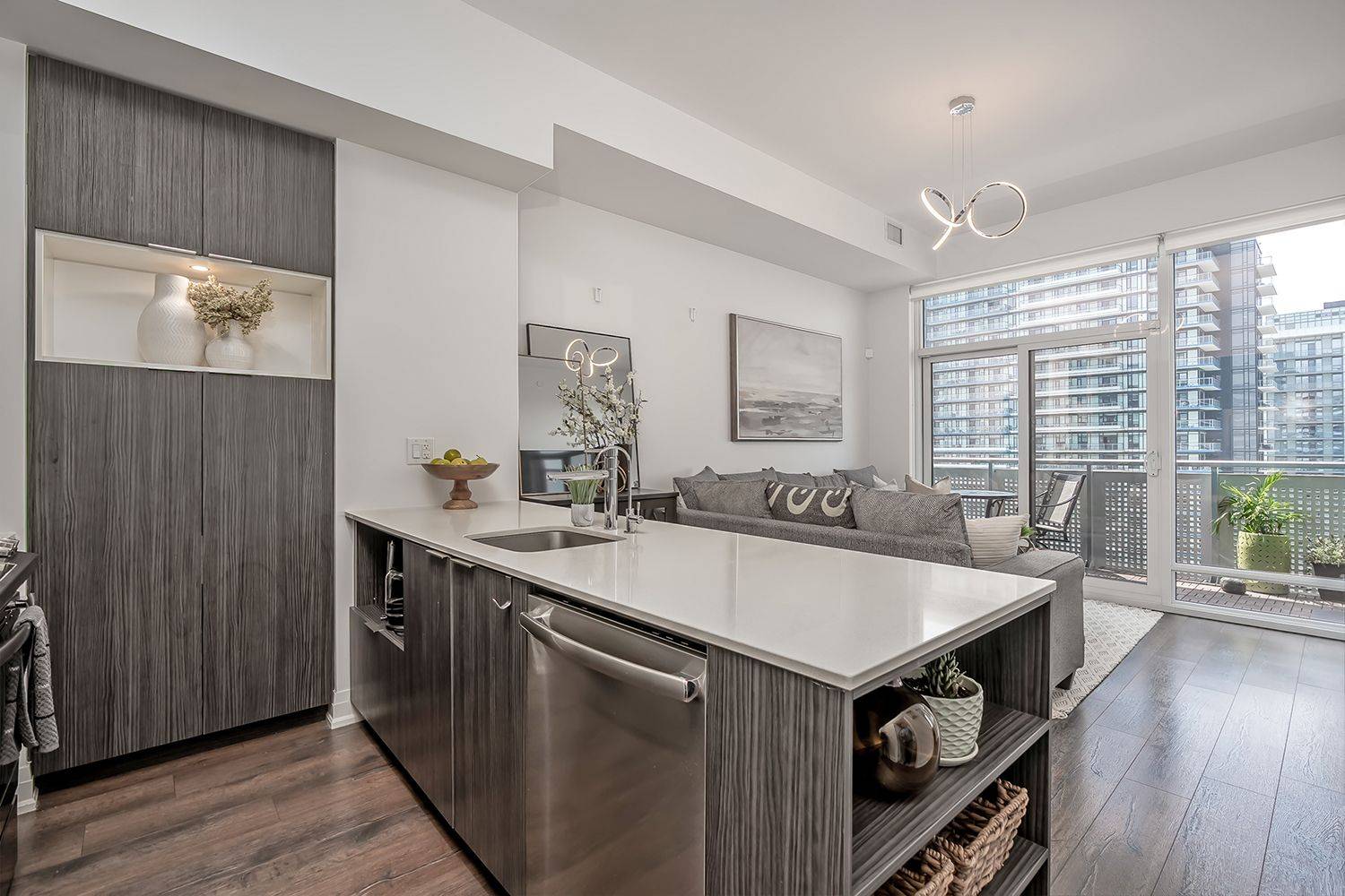 Mississauga, ON L5M 0Y4,2520 Eglinton AVE W #1403