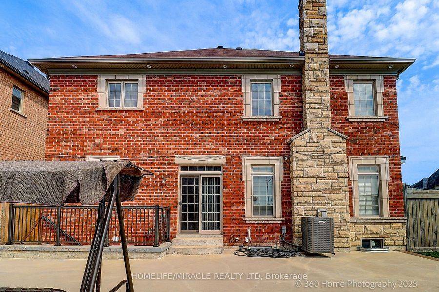 Brampton, ON L6P 4J3,84 John Carroll DR