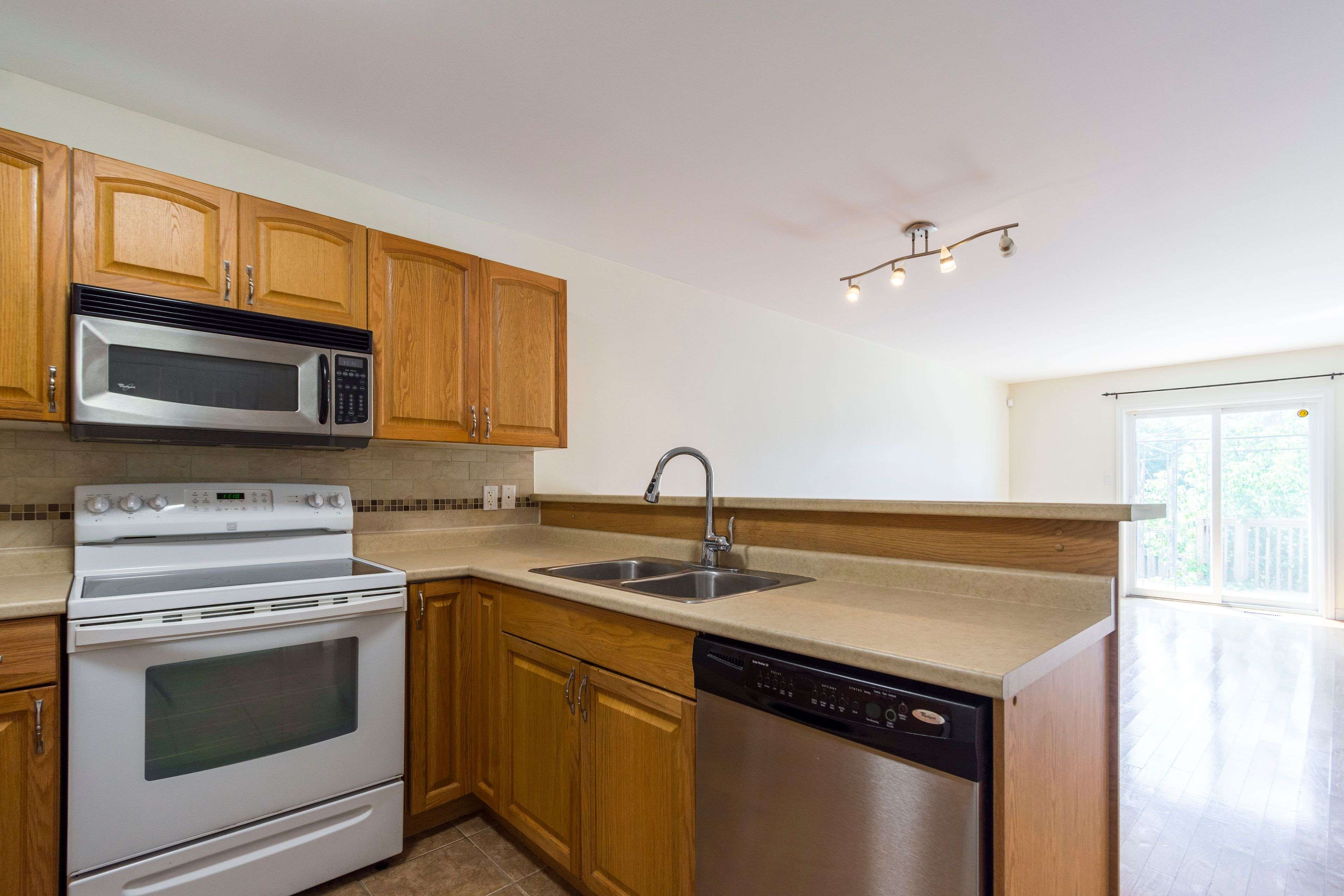 Brighton, ON K0K 1H0,15D Gross ST
