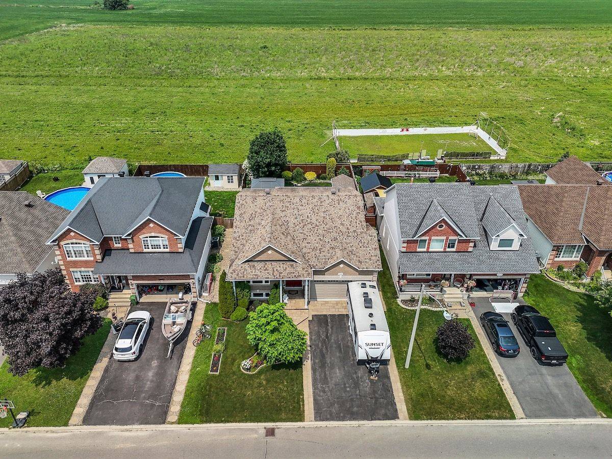Russell, ON K0A 1W0,208 Labelle ST